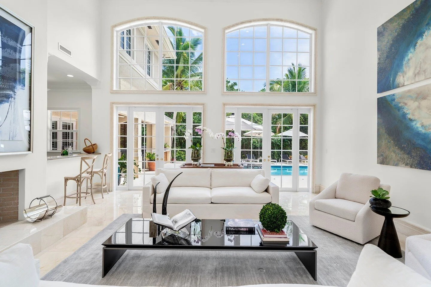 We loved shooting these high ceilings with all the natural light 🌞⁠
.⁠
⁠
📩: booking@1oakstudios.com ⁠
📞: 786.308.7441⁠
.⁠
.⁠
.⁠
⁠
#1oakstudios #realestateagent #interiorphotography #realestatelife #realestatebroker #interiordecorating #inspiration