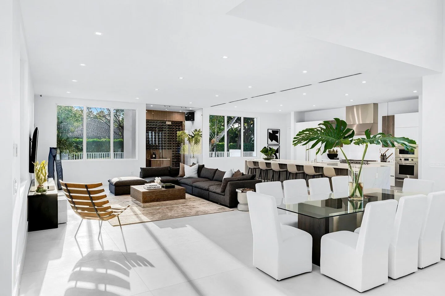 Spectacular modern interiors by @allaboutthewow ⁠
.⁠
⁠
📩: booking@1oakstudios.com ⁠
📞: 786.308.7441⁠
.⁠
.⁠
.⁠
⁠
#1oakstudios #realestateagent #interiorphotography #realestatelife #realestatebroker #interiordecorating #inspiration #architecturephoto