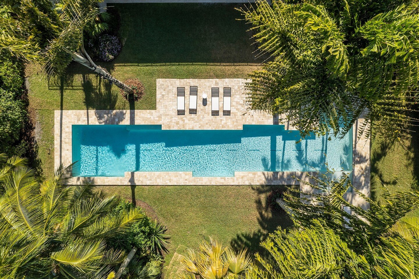 The hotter it gets in Miami the more we want to jump in this pool! 💦⁠
.⁠
⁠
📩: booking@1oakstudios.com ⁠
📞: 786.308.7441⁠
.⁠
.⁠
.⁠
⁠
#1oakstudios #realestateagent #interiorphotography #realestatelife #realestatebroker #interiordecorating #inspirati
