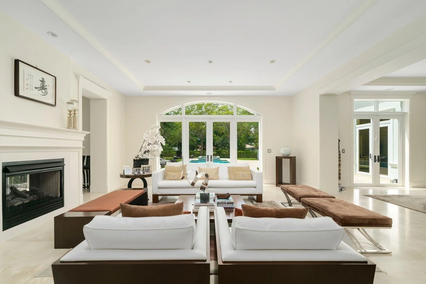 Contemporary elegance 💛⁠
.⁠
⁠
📩: booking@1oakstudios.com ⁠
📞: 786.308.7441⁠
.⁠
.⁠
.⁠
⁠
#1oakstudios #realestateagent #interiorphotography #realestatelife #realestatebroker #interiordecorating #inspiration #architecturephotography #architecture #de