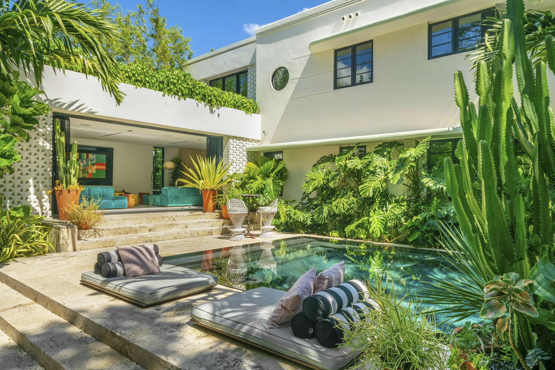 1930’s Streamlined Moderne Art Deco Home Gets an Update