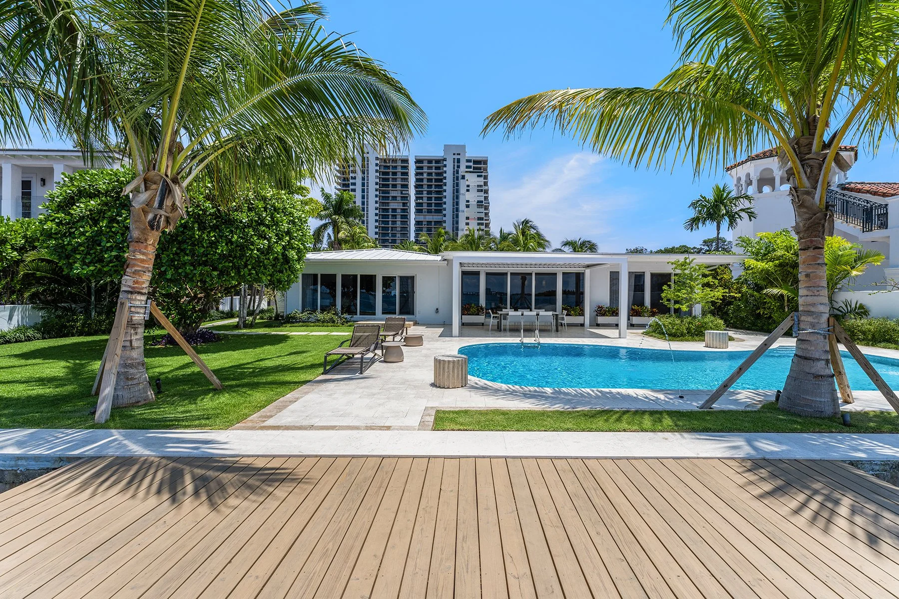 Bayfront Beauty: Capturing the Essence of Miami Luxury