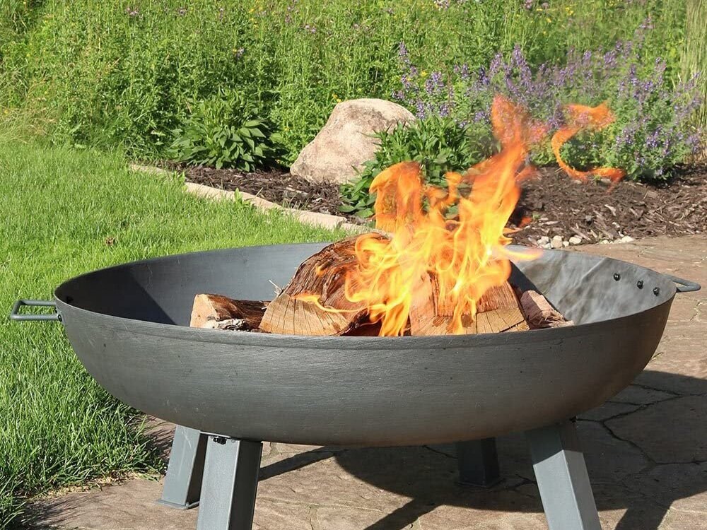 Fire Bowl ot-KH-800. Round Fire Bowl on a Backyard Deck. Nova Flame. Нова флейм