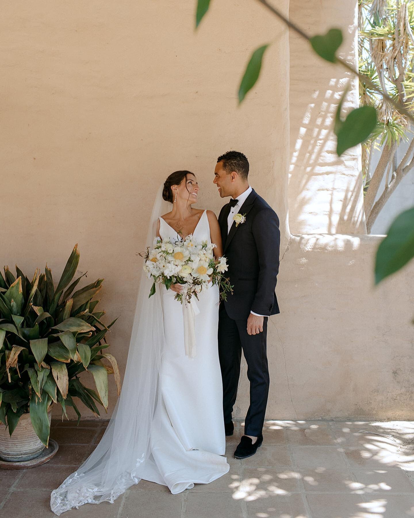 Happy May! Can&rsquo;t help but look back on this very special weekend for Ariana &amp; John at @sbhistoricalmuseum . 

Captured @alibeckphoto 
Florals @knotjustflowers 
Production @freschevents 

#springwedding #maywedding #santabarbaraweddingplanne