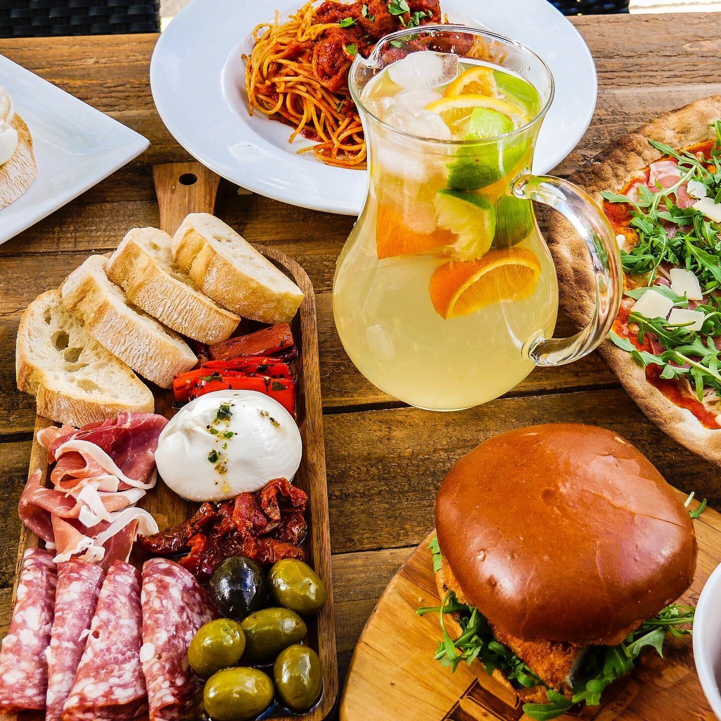 A banquet perfect for this heatwave weather 🌞 
.
.
.
.

Whats better than an Aperol Spritz? 2 LITRES OF APEROL SPRITZ - yes thats right, you can get a 2L glass of Aperol spritz and a pizza or deli platter to share with our Brunch Bonanza offer! Grab