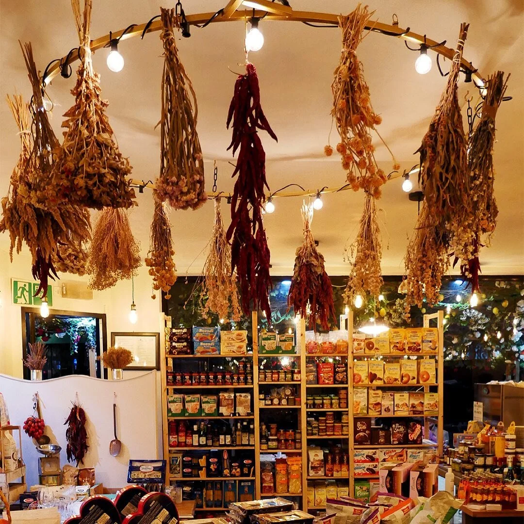 Tomorrow we&rsquo;re back in business inside, make sure to stop by and get away from the rain finally ❤️🥳
.
.
.
.

#eeeeeats #timeoutlondon #fooding #londonlife #londonfood #londonfoodie #londoneats #goingoutlondon #golondonfood #prettylittlelondon 