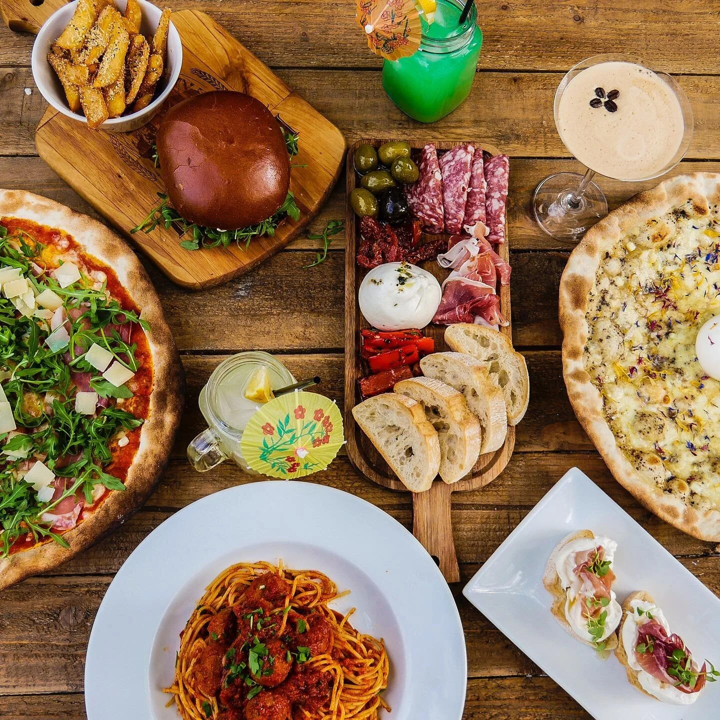Spread of dreams ❤️
.
.
.
.

#eeeeeats #timeoutlondon #fooding #londonlife #londonfood #londonfoodie #londoneats #goingoutlondon #golondonfood #prettylittlelondon #itssolondon #aperolspritz #aperol #brunch #londonbrunch #pizza #londonpizza