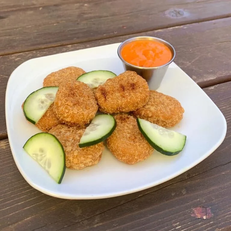 These baked vegan nuggets are crispy and lightly seasoned. Served with a side of Buffalo, BBQ (CG), or Green Curry sauce.8 pc$11.10