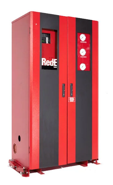 Armoire technique rouge et noire avec des manomètres et une plaque indiquant "RedE".