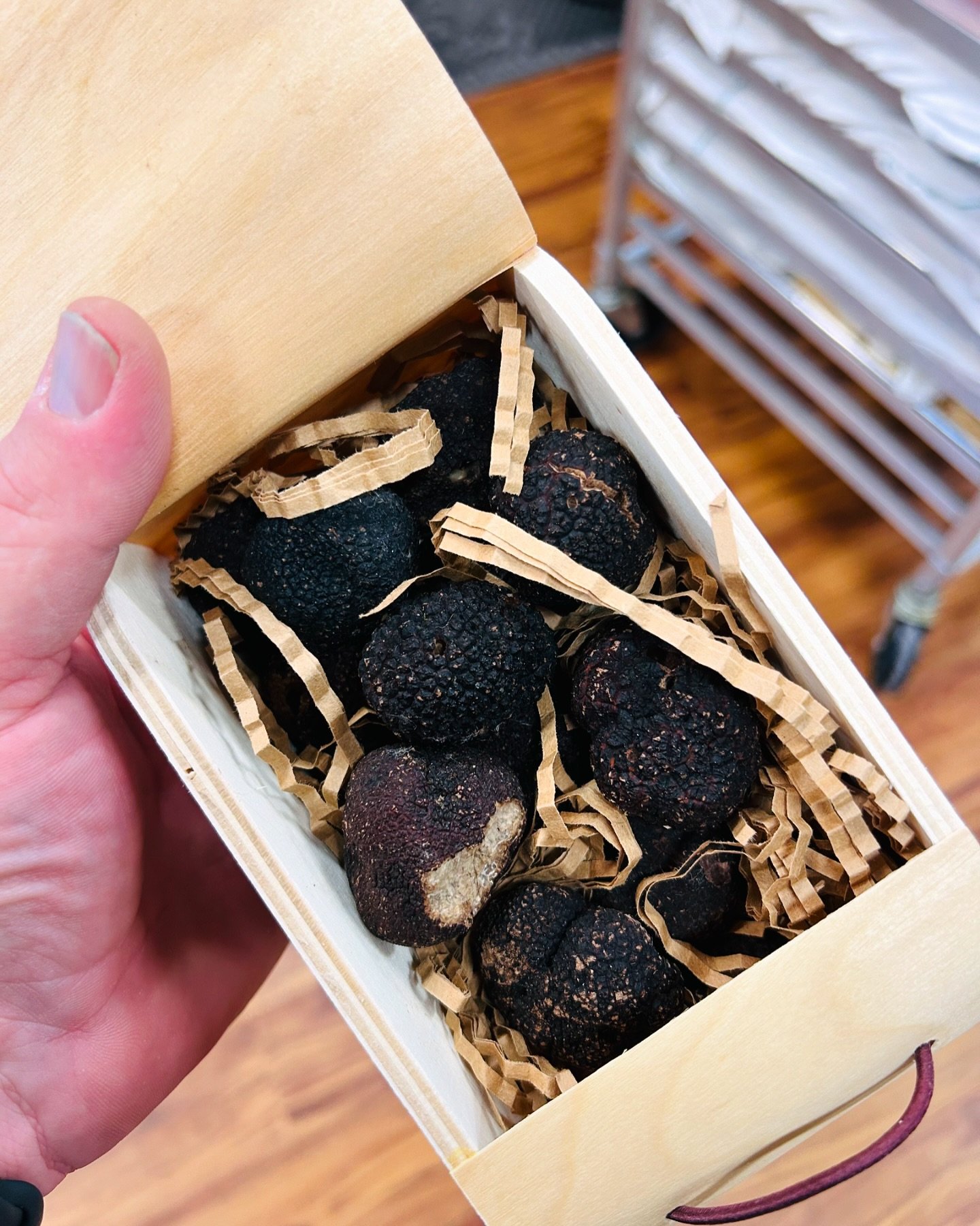 Always a fun day when these babies arrive!  #truffles #perigord #makeitnice #soigne #putitinyourmouth #fungi