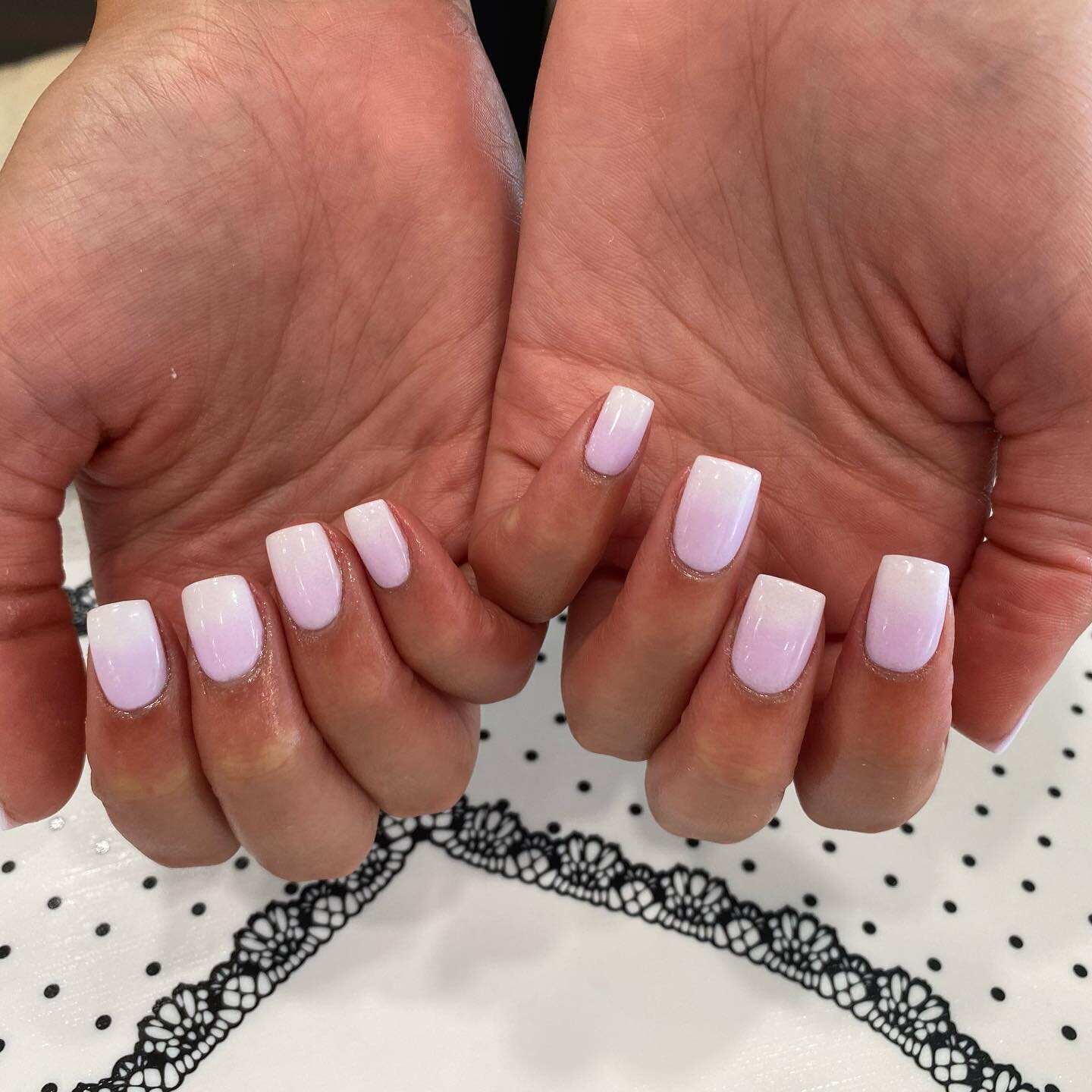 New style for the Ombr&eacute;💅✨#queenhousenailspa.