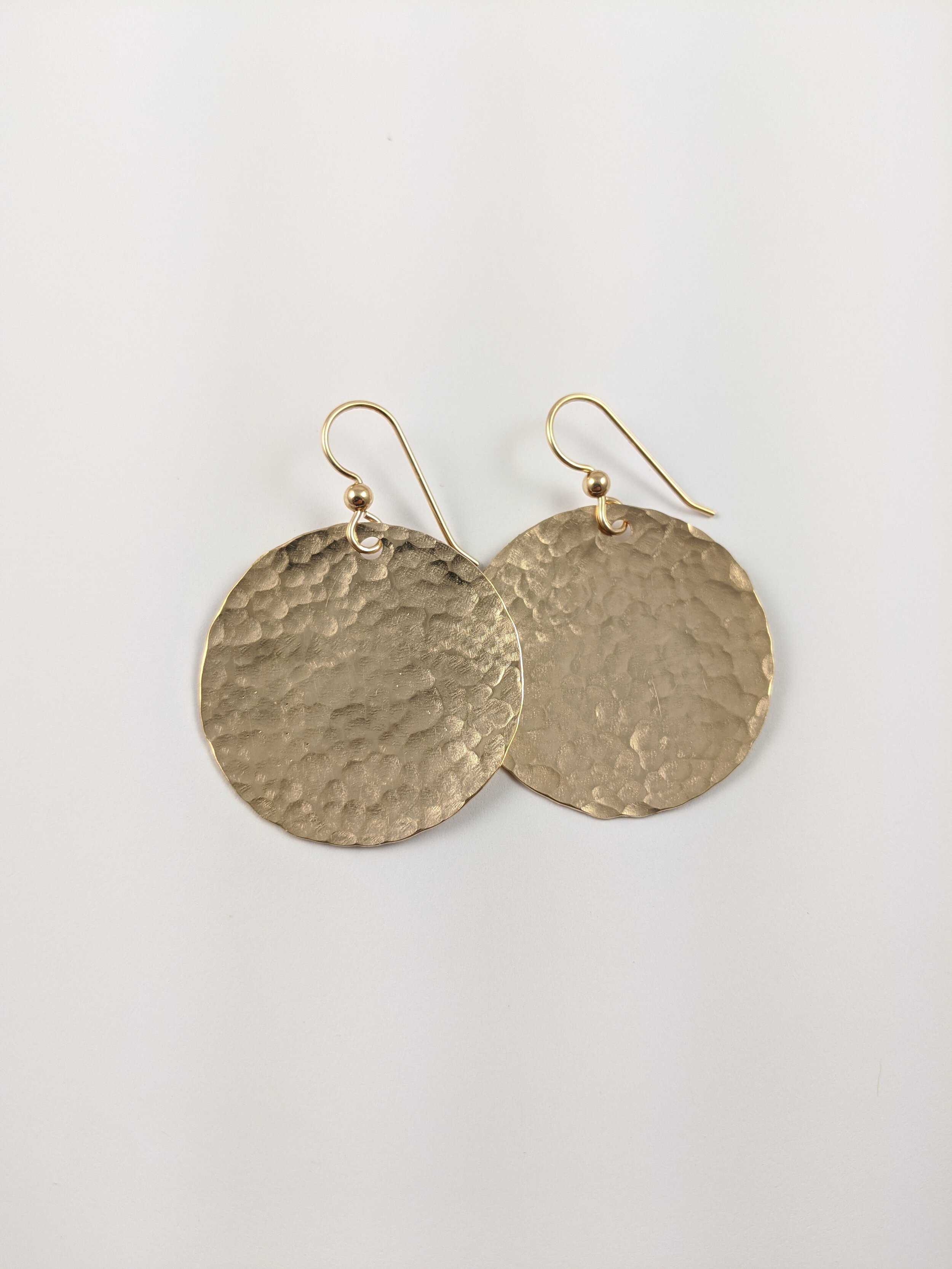Hammered Gold Earrings, Small Gold Disc Earrings, Minimalist Jewelry,  Everyday Leverback Lever back, Simple Jewelry, Tiny Gold Earrings