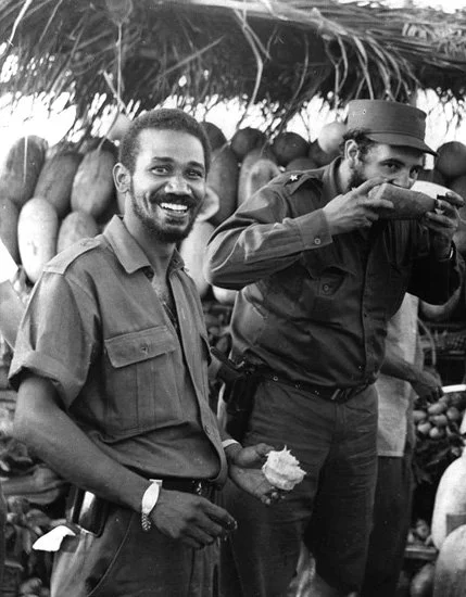 juan-y-fidel-eating.jpg