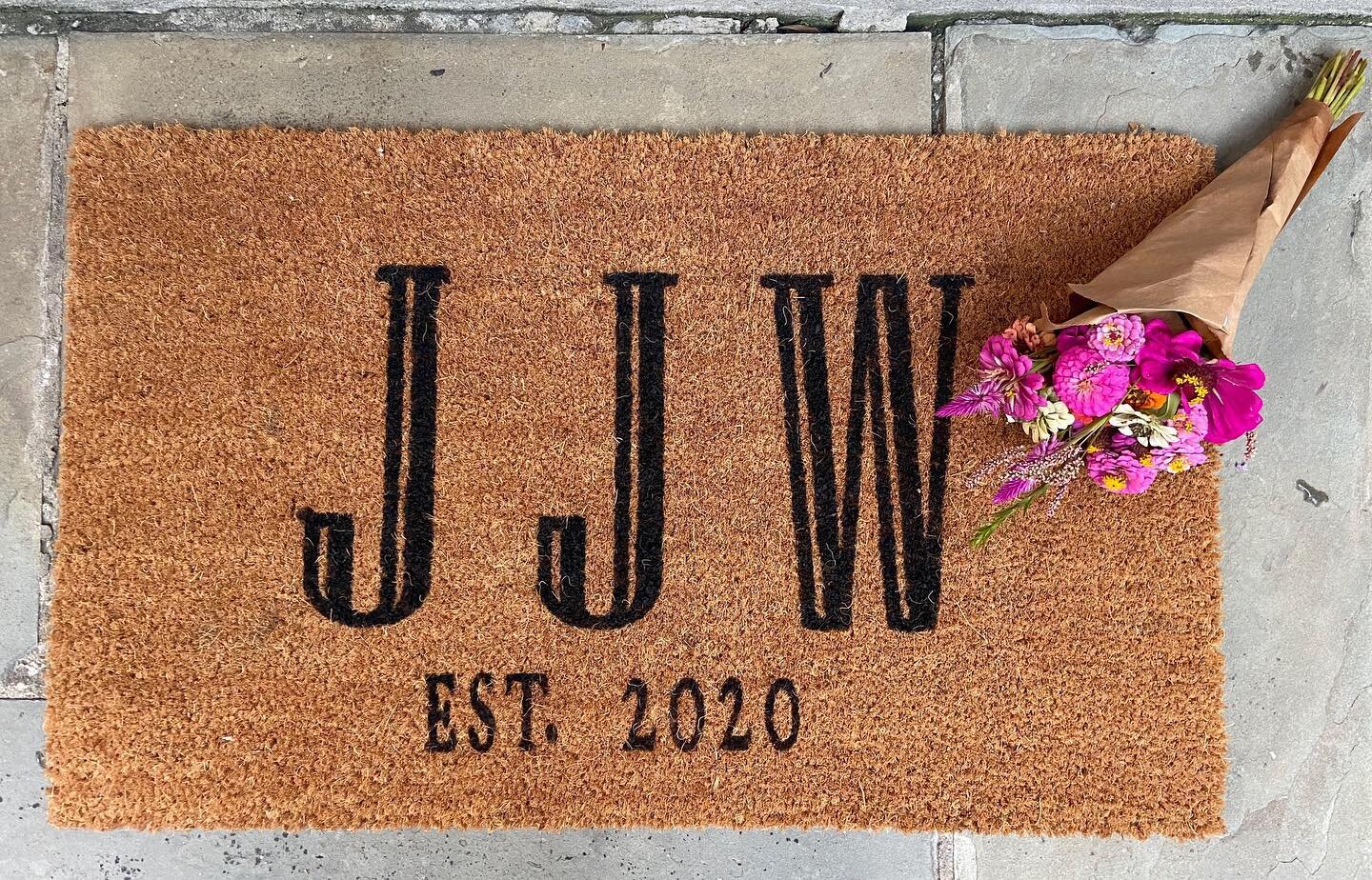 We love little details and supporting local small businesses. Thanks @wavinylshop for the new doormat and @commonjoyproducts for the beautiful wildflower bouquet!