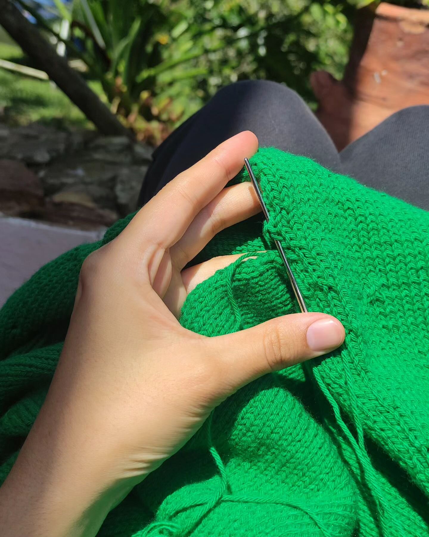 Sunshine and knitting. What else can one ask? ✨✨
.
.
.
.
.
.
#knitttingaddict #knittinginthesun #knittersofinstagram #knitspiration #allyouknitislove