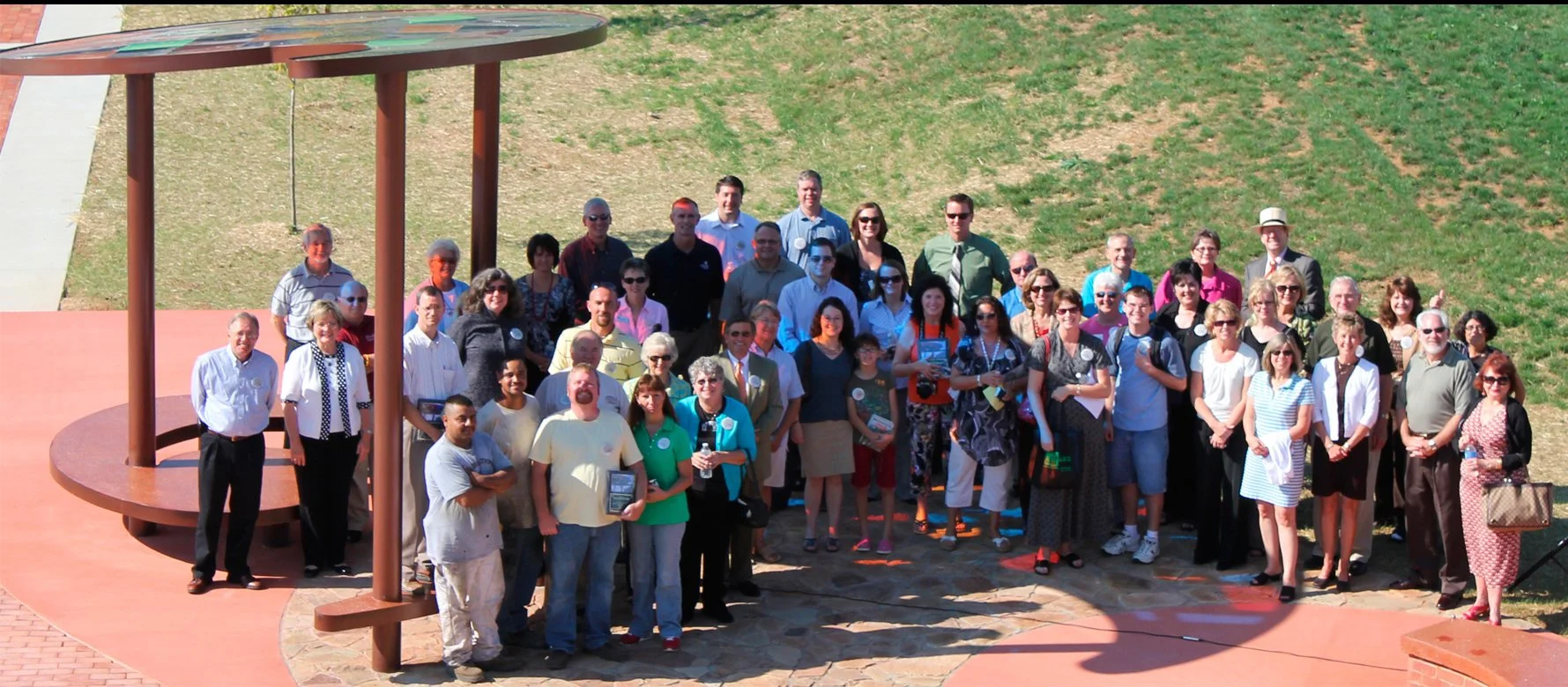 Group portrait of everyone in Kingsport who was involved in making Learning Curve.