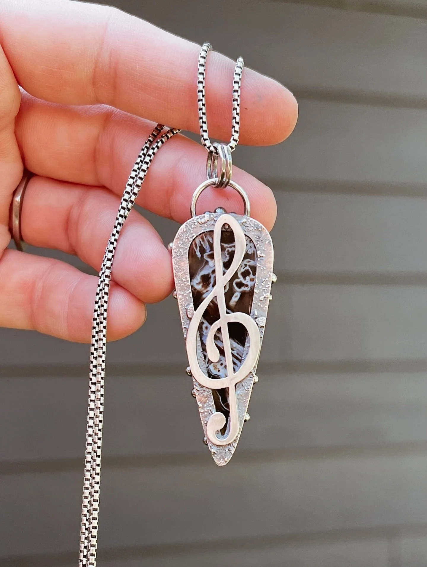 Custom for a music lover 
Do you need one too??
DM 😘