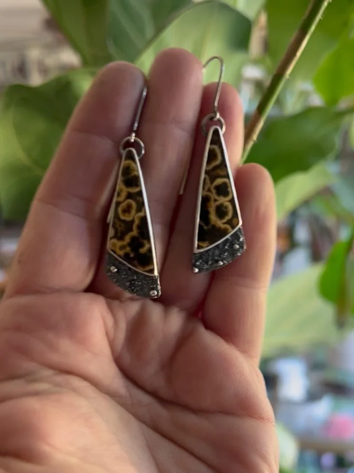 It&rsquo;s my goal to finish one pair of statement earrings a day for the next seven business days. Wish me luck! Come shop @ooakchicago or dm me right now if you want to snag them!
Jasper, Sterling and fine silvers, fused silver dust, oxidized, poli