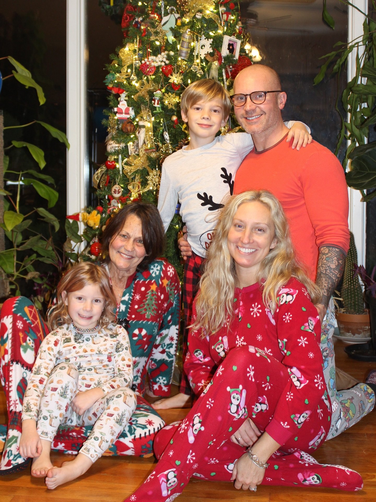 Happy Merry Joyful Yule Winter Solstice Celebration EVERYONE!

I have a custom order I&rsquo;m excited to show you but it must be gifted first. I don&rsquo;t wanna spoil it. Also I know some of y&rsquo;all are getting @theresaapplegatejewelry in your