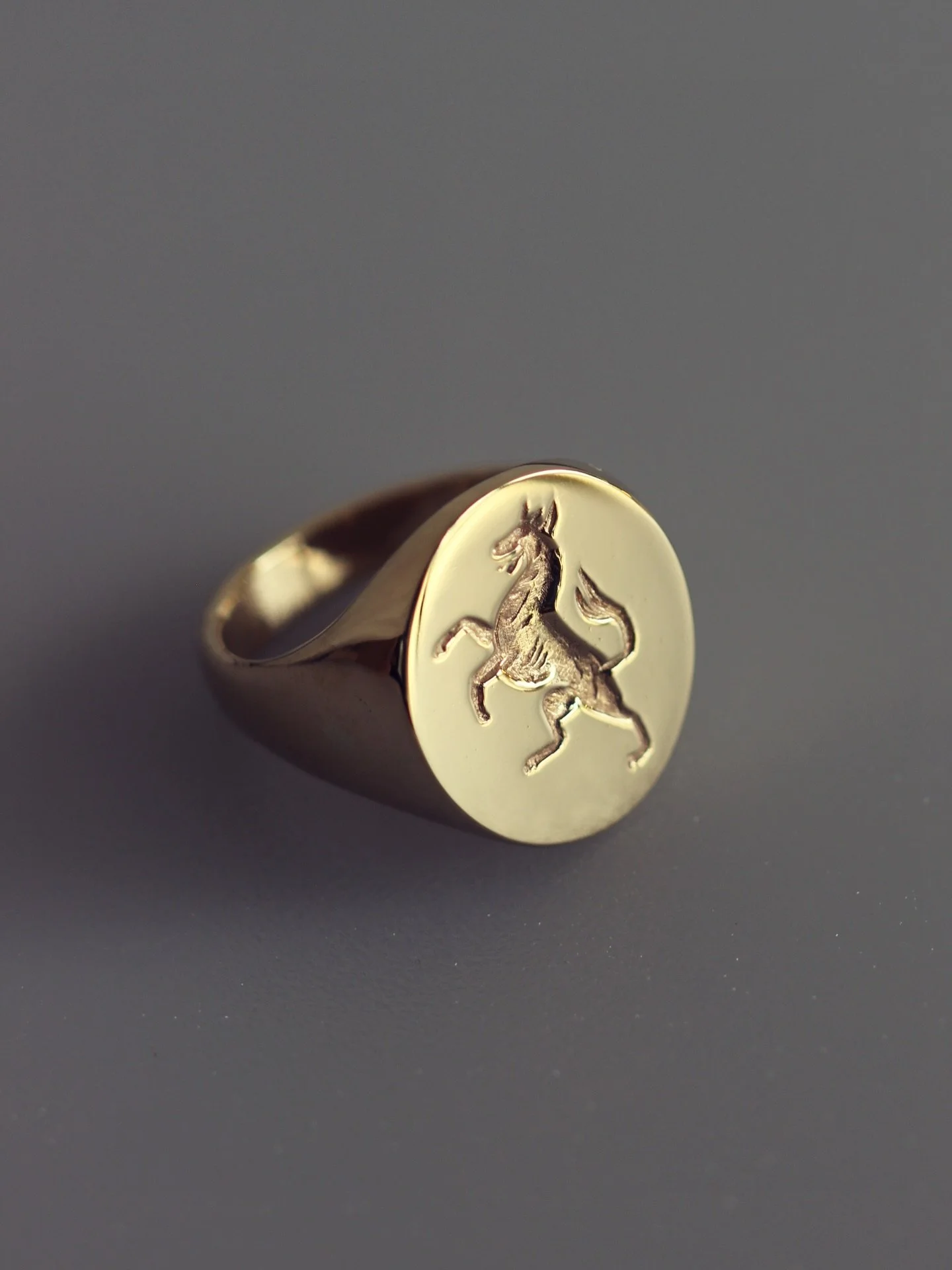 This is the drool-worthy commission I&rsquo;ve been waiting to share. It&rsquo;s a solid 14k recycled gold signet ring with family crest atop and father&rsquo;s signature inside. I can recycle your gold into something new! Send me a DM ❤️