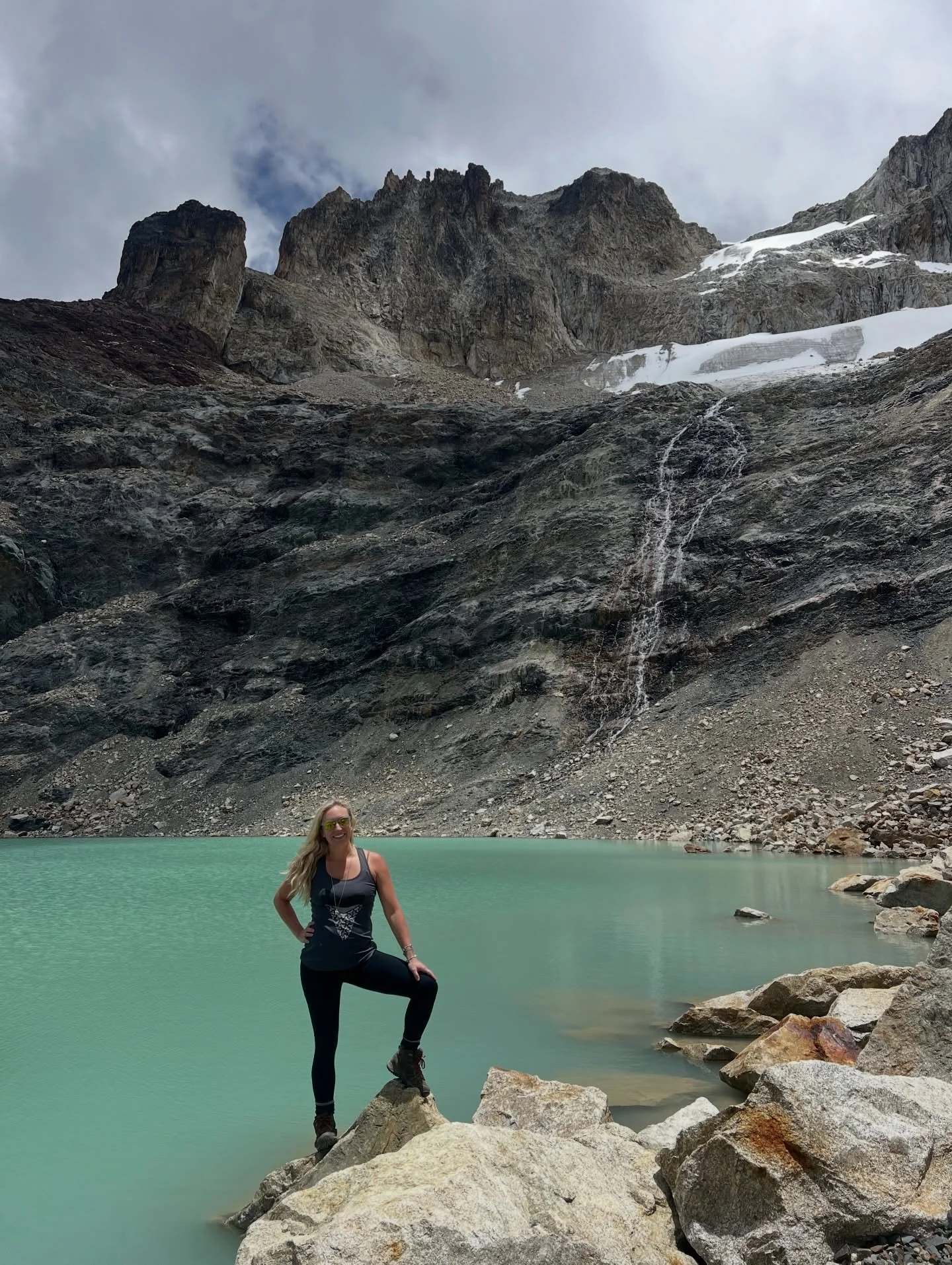 A slow climb to 16,483 feet today to see Charquini Glacier/Laguna Esmeralda 😍 😮&zwj;💨🥱
