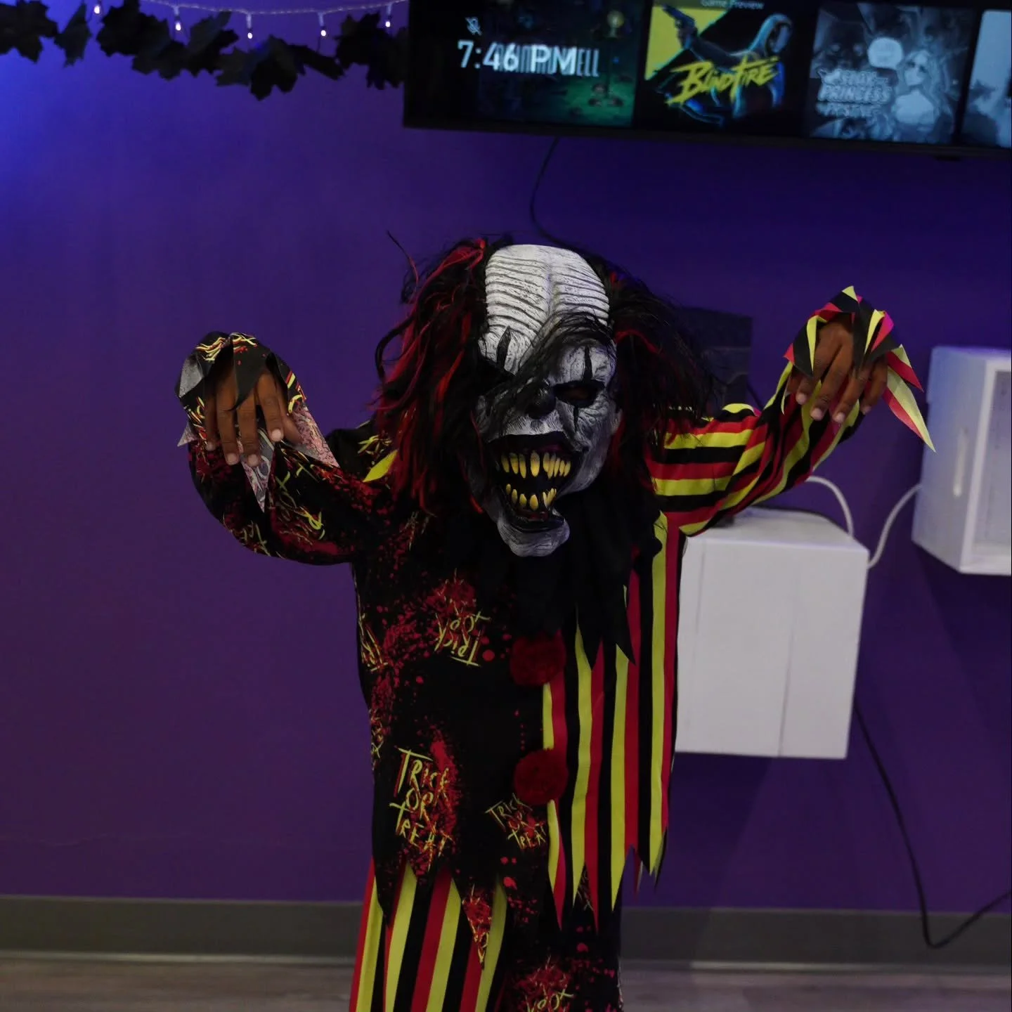 Legend has it that a terrifying pale ghost haunts the GLG Lounge on Halloween night 👻🌙
Turns out that's just our CEO, Ben!
Stop by GLG from 5pm to Midnight on Halloween 🧛‍♂️ Play spooky games before your late night plans or take a break from