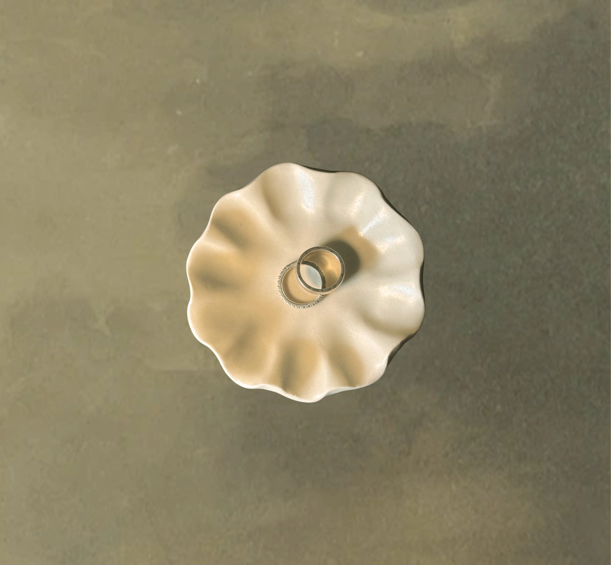petal mini dish clear anillos.jpg