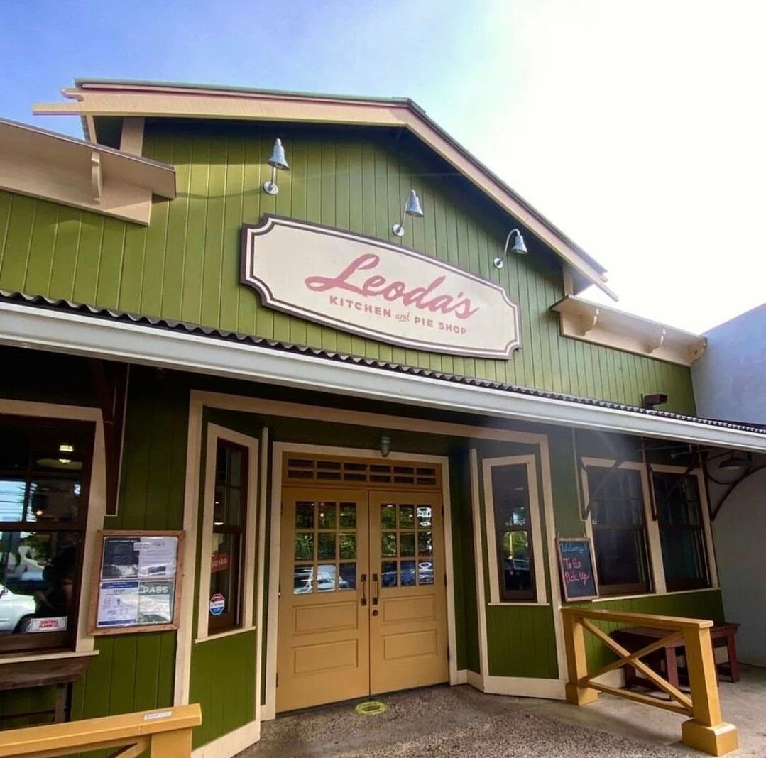 Good morning and happy Aloha Friday to all our followers near and far! 🌼 #leodas #maui