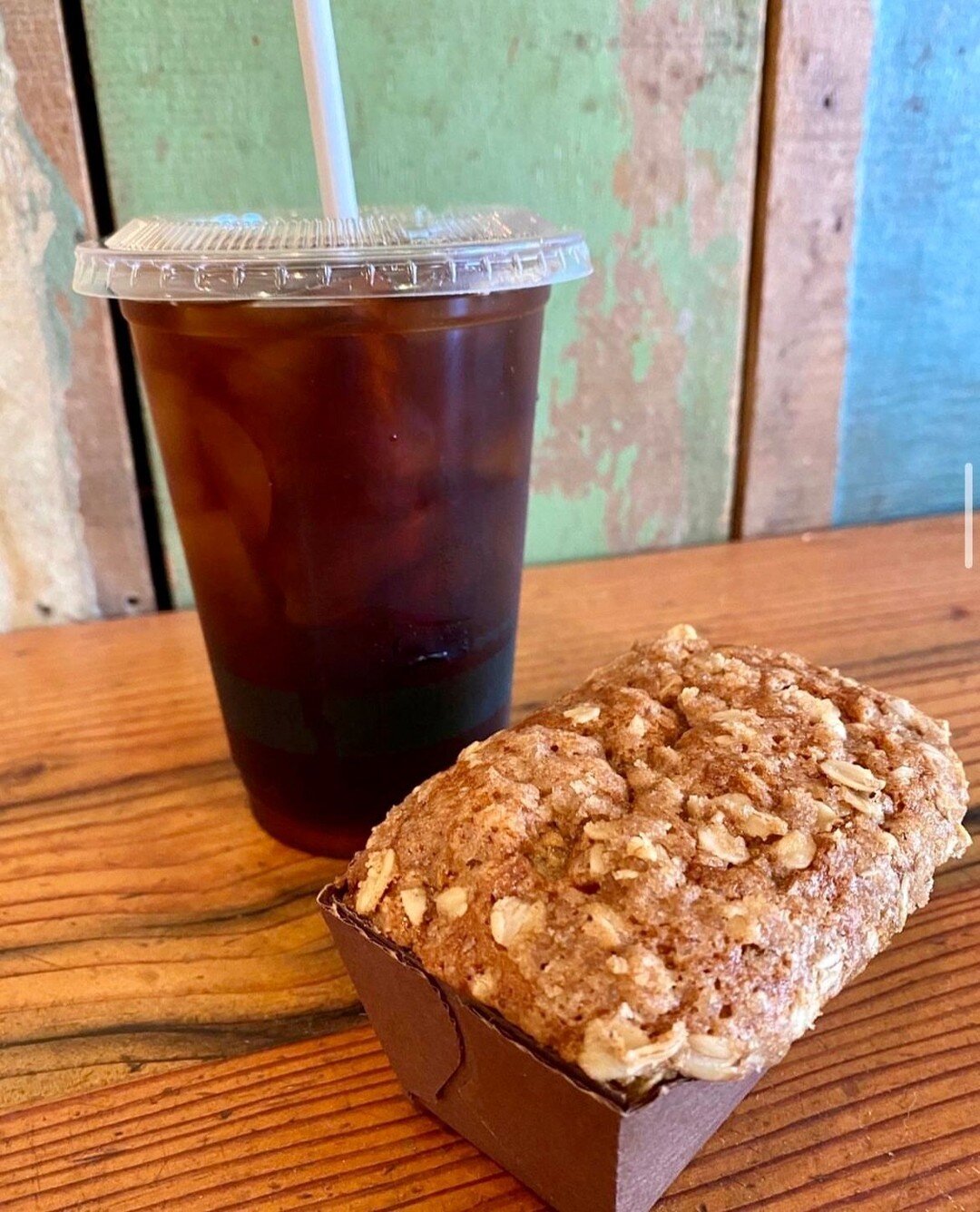 Leoda&rsquo;s Cold Brew Iced Coffee &amp; Mini Banana Bread Loaf, yes please! 👌

#mauieats #mauieatlocal #mauiiag