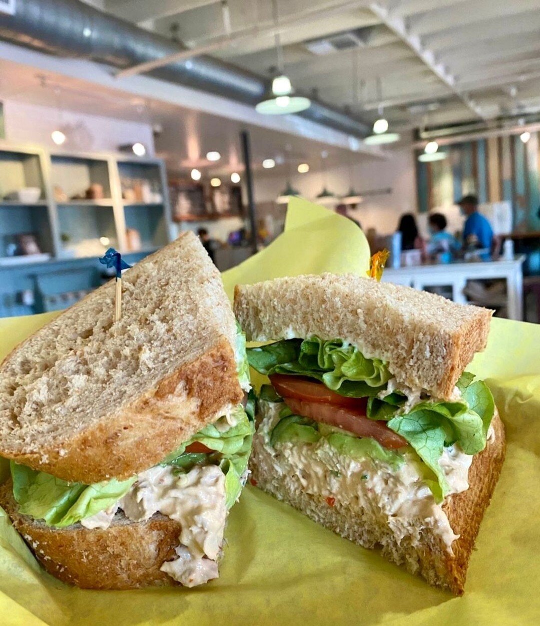 Leoda&rsquo;s Spicy Tuna Sandwich: Hapa bread, spicy ahi tuna salad, pickled cucumber, avocado, butter lettuce, onion, tomato and mayo 🐟 

#mauieatlocal #mauiag #mauibound #mauirestaurant #mauilunch #sandwichlover