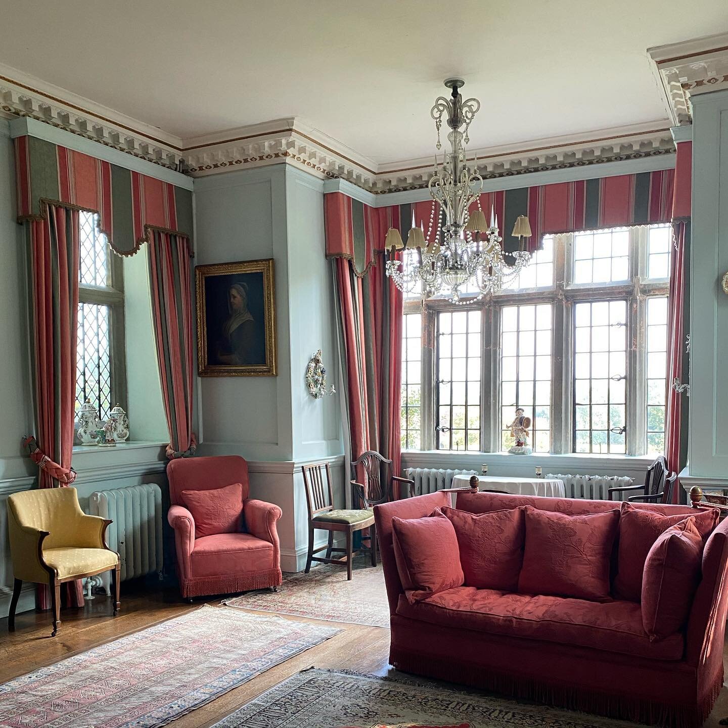 It feels wonderful to be open for tours again. Today we had 25 for a tour and lunch. Typically we took no photos of lunch&hellip; next time! 
.
.
.
.
#shiptonhall #shropshire #shropshirehills  #visitshrophsire #iloveshropshire #englishcountryhouse #w