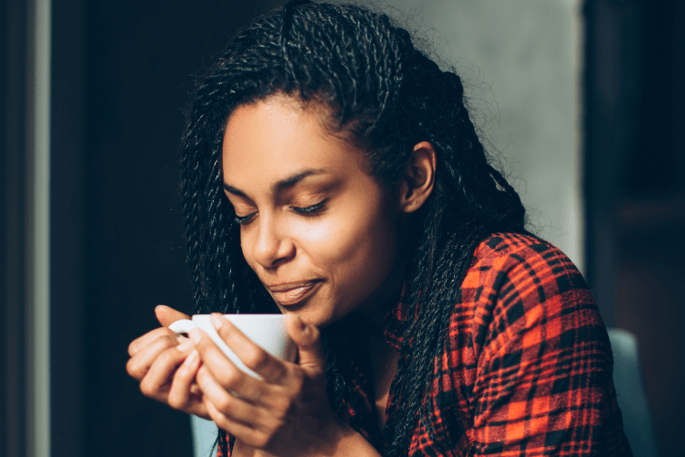 5 Simple ways to stay mindful during the holiday season.