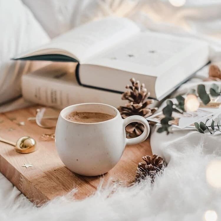 Rainy Sundays are perfect for Coffee, Books &amp; @crumbsgourmetbiscuits 

Who has been reading lots during lockdown? Share you favourite reads below.... 
.
.
.
.
.
.
.
.
.
#crumbsgourmetbiscuits #sundays #biscuits #gourmetbiscuits #handmade #books #