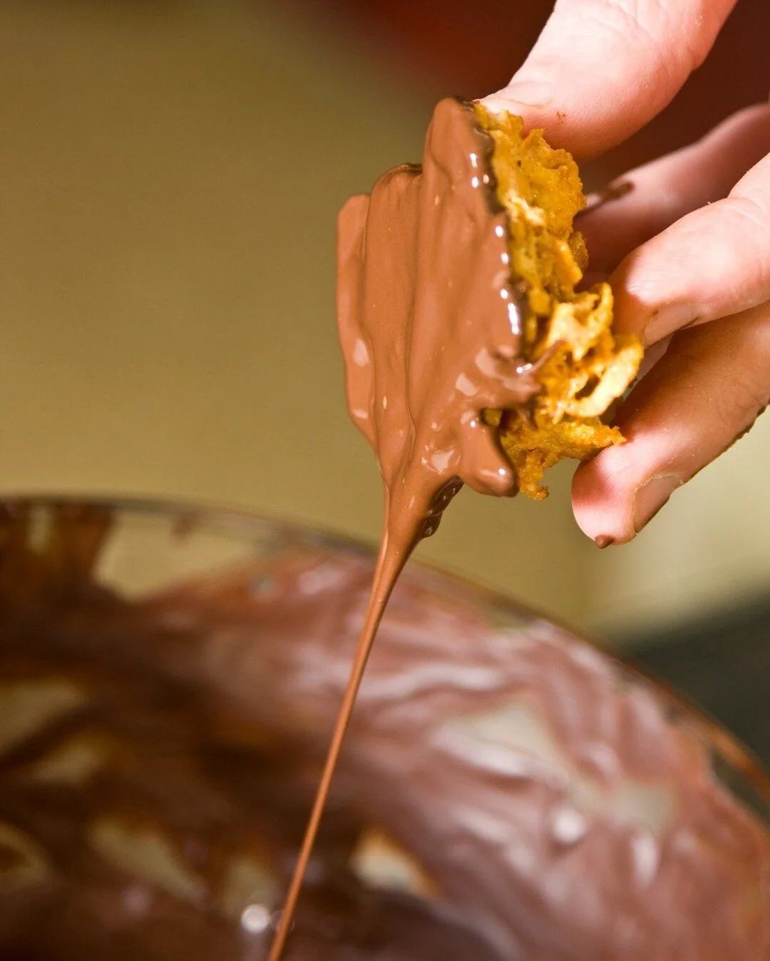 One of our favourite days in the kitchen is when we're dunking our florentines to create their yummy chocolatey base 😍

#biscuits #florentines #gourmetbiscuits #handcrafted #australianproduce #madeintheyarravalley #chocolatelover #darkchocolate