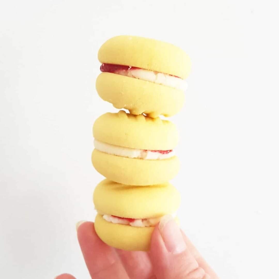 We ❤️ Yoyos 😍 If you're looking for a little sweet drop of heaven you must try one of our raspberry yoyos! 

#biscuits #yoyobiscuits #artisanbiscuits #handmade #australianmade #australianproduce #supportlocal