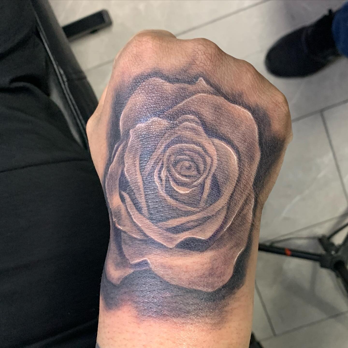 Shout out to @aefons_professor2b for coming all the way from #atlanta for some #ink #tattoo #tattoos #rose #rosetattoo #blackandgreytattoo #blackandgrey #houston #houstontx ##houstontattooartist #slangingink
