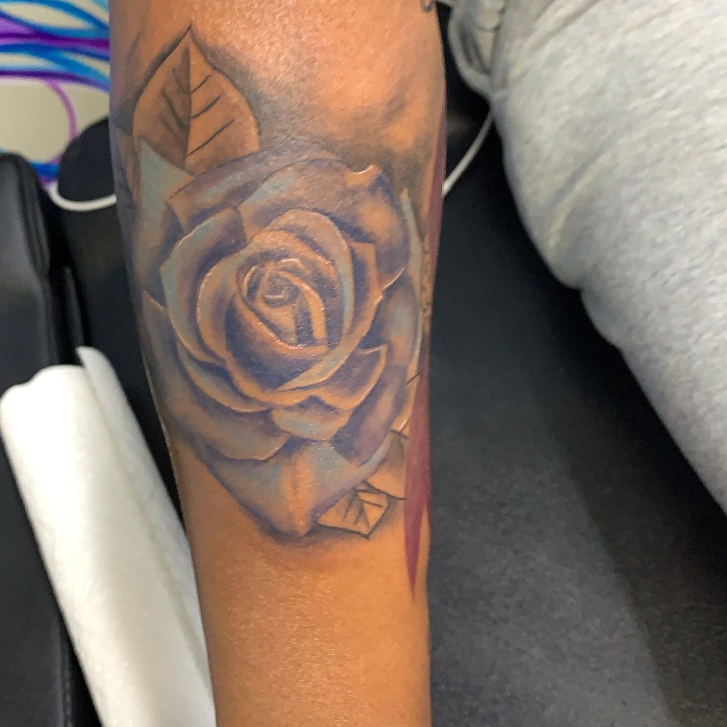 #rose and #sunflower #tattoo for my  homie @skrub.aim #colortattoo #flowers #Houston #houstontx #houstontattooartist #slangingink #tattoos