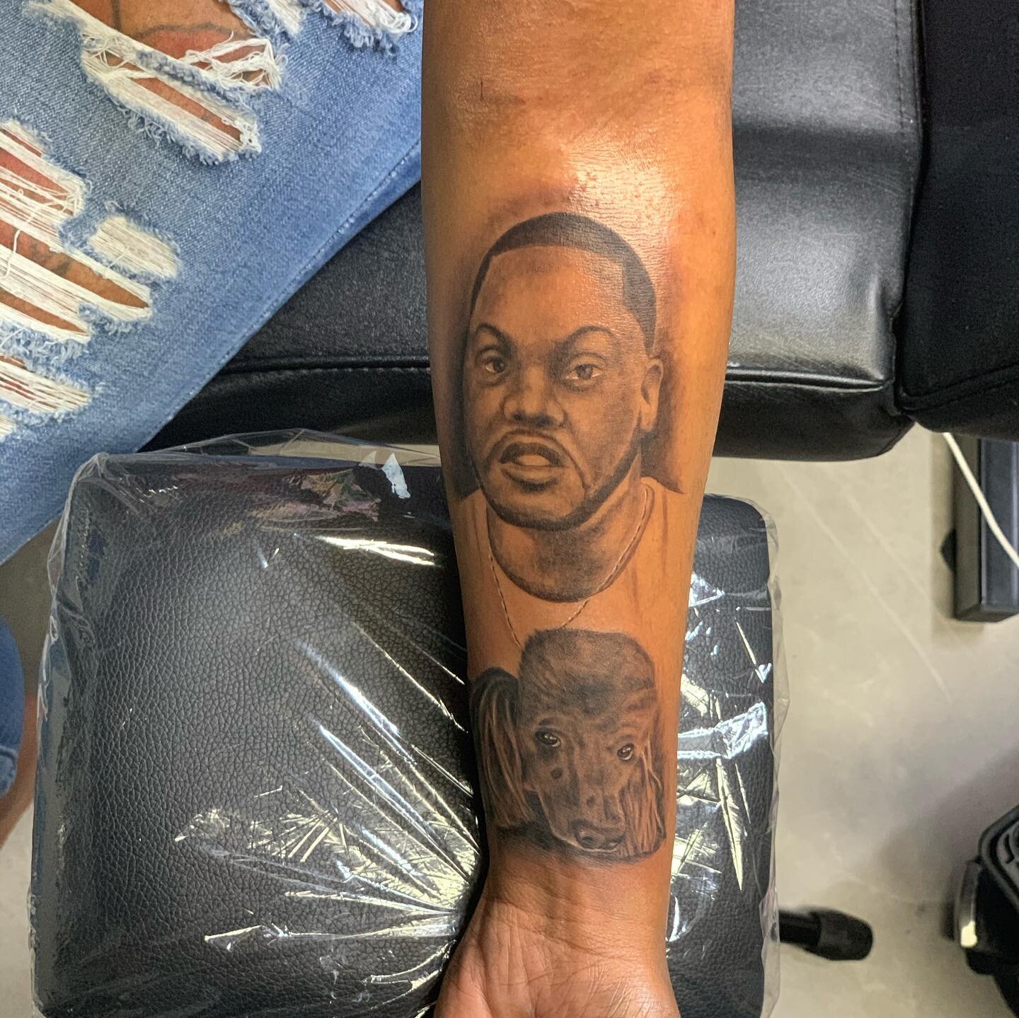 #portrait #tattoo #tattoos #memorial #blackandgreytattoo #blackandgrey #Houston #houstontx #houstontattooartist #slangingink #dog #dogtattoo