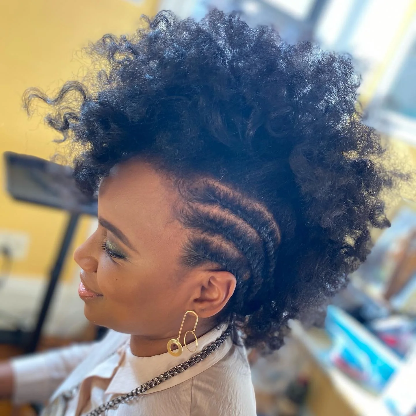 I love when my clients bring some funky ideas for me to execute! Check out this faux hawk ✨