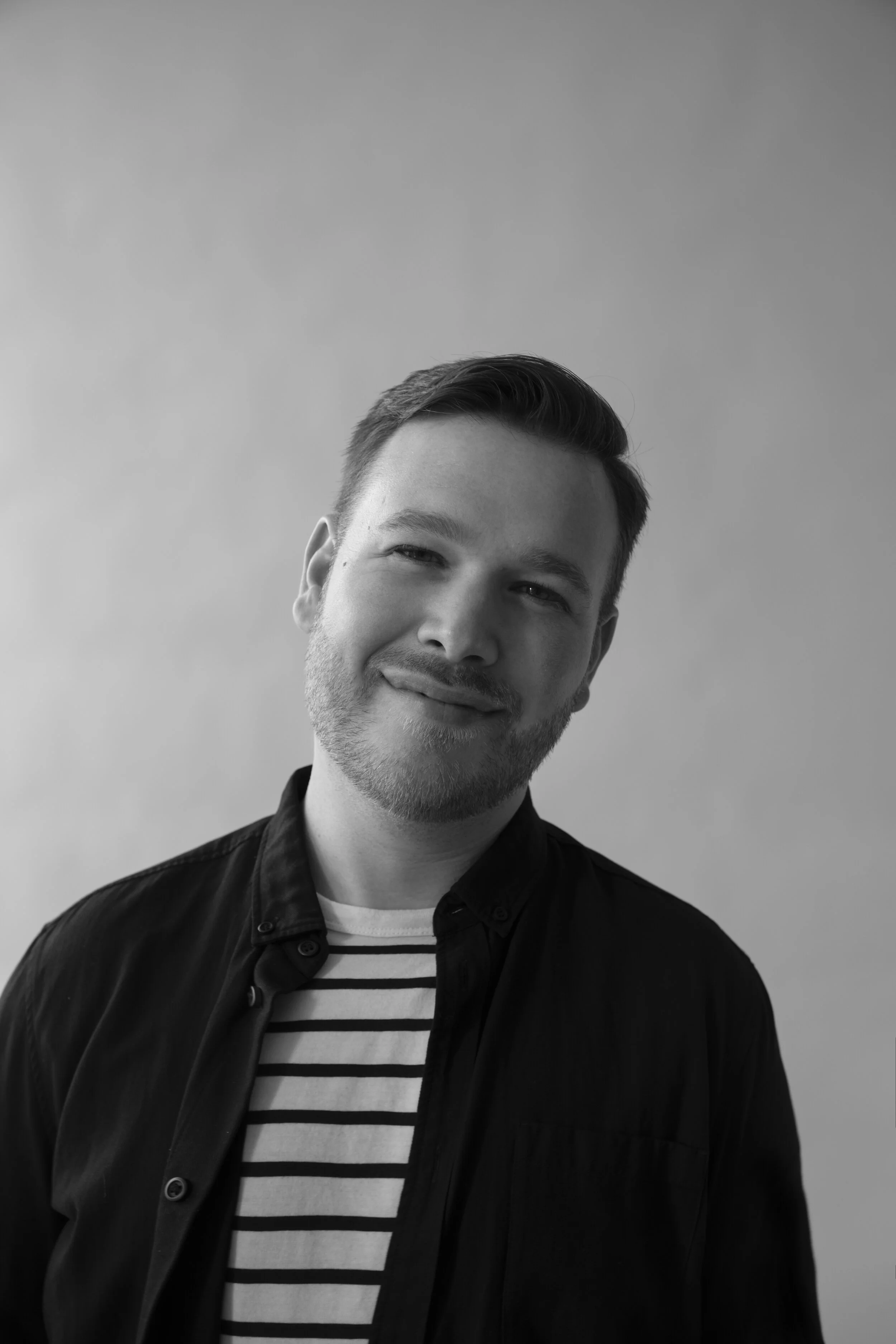 Oli Headshot.jpg