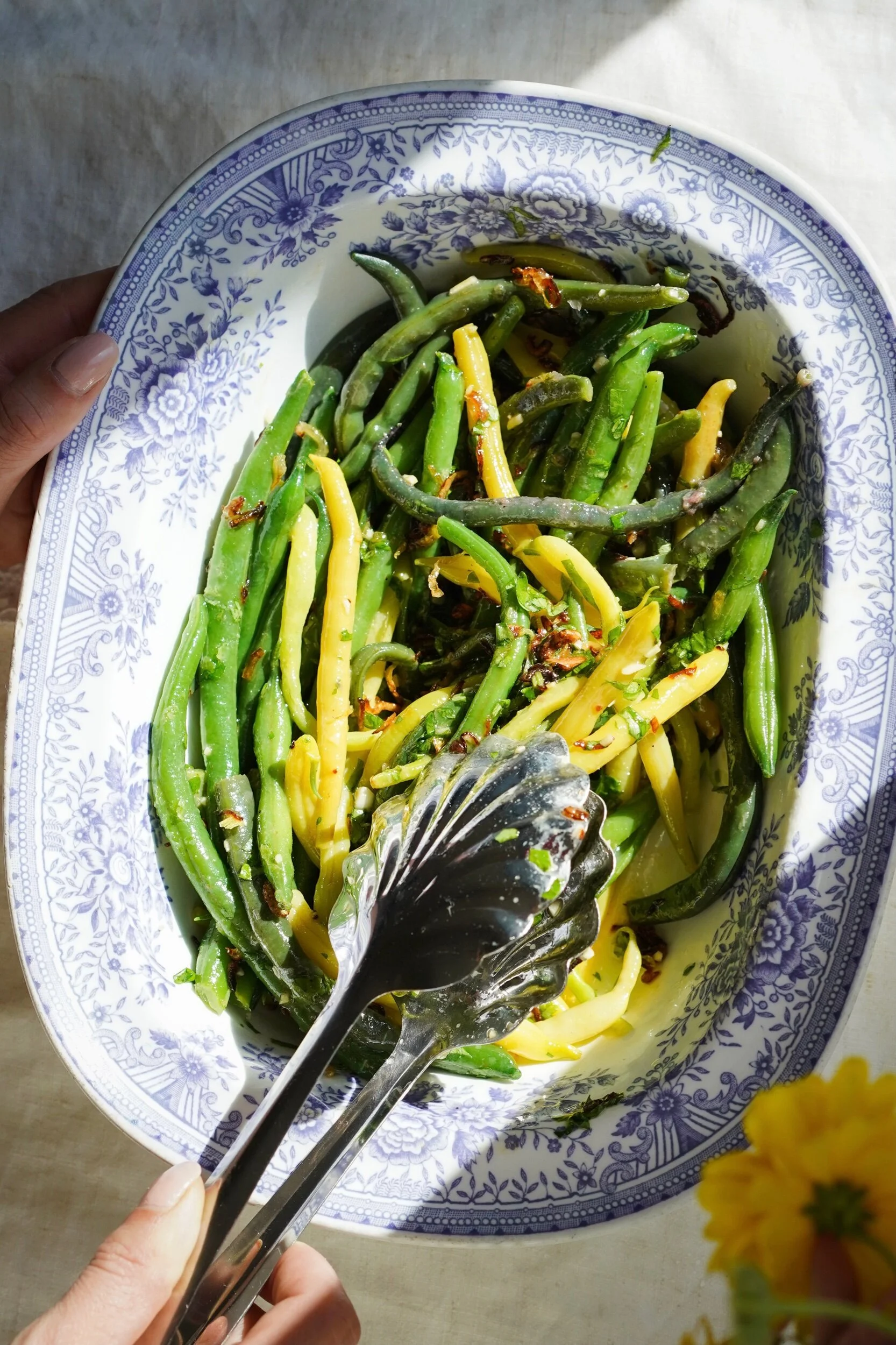 Pavut & salottisipulivinegretti