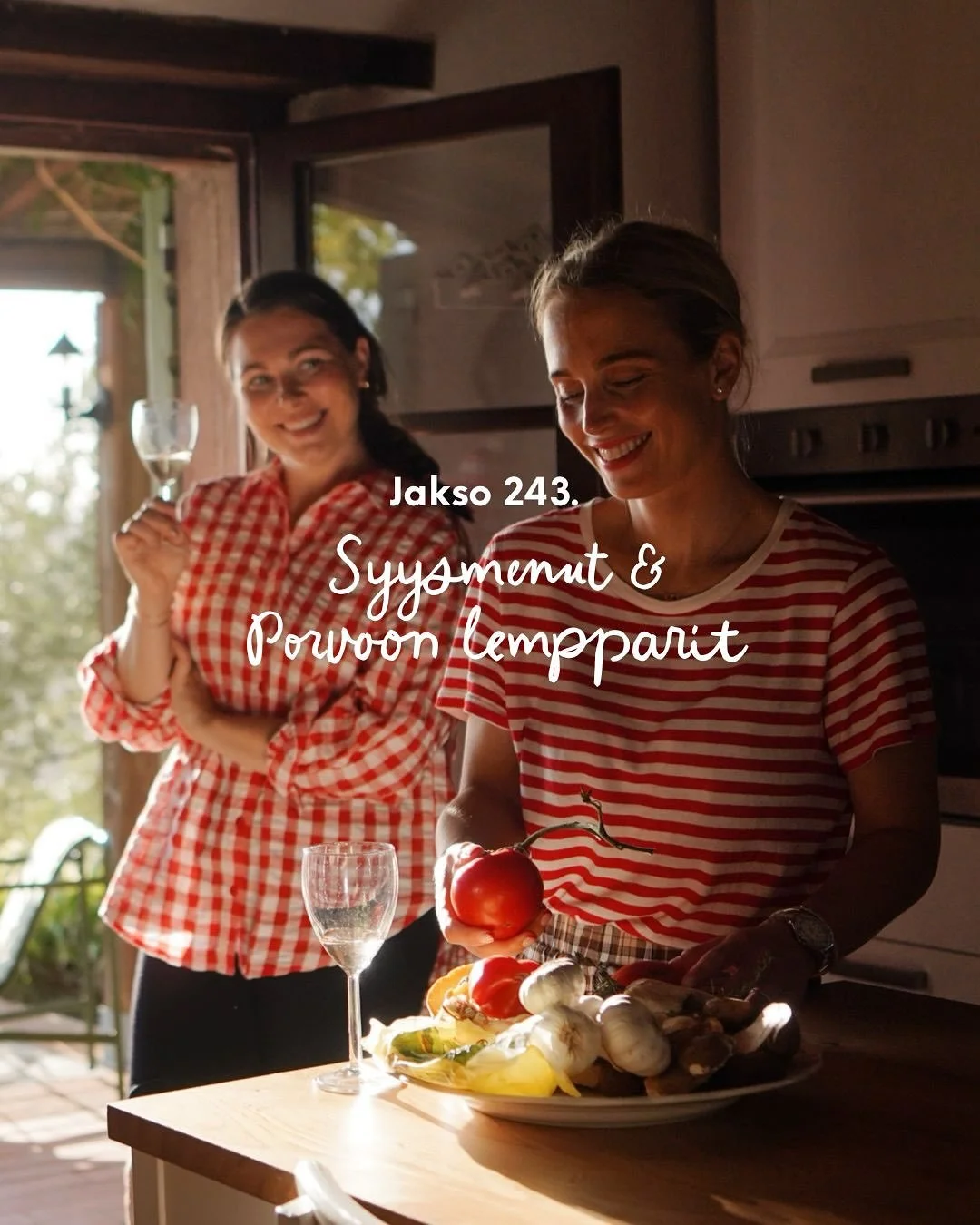 Viikon podijaksossa jutellaan ihanimmista syysmenuista ja unelmien staycationista. Fiilistellään viime viikon parhaita ja saadaan yllätysvieraaksi Teppo kertomaan Bellojen viinimaistelutarinoita. 
Puhutaan mummin kaalilaatikosta, t&au