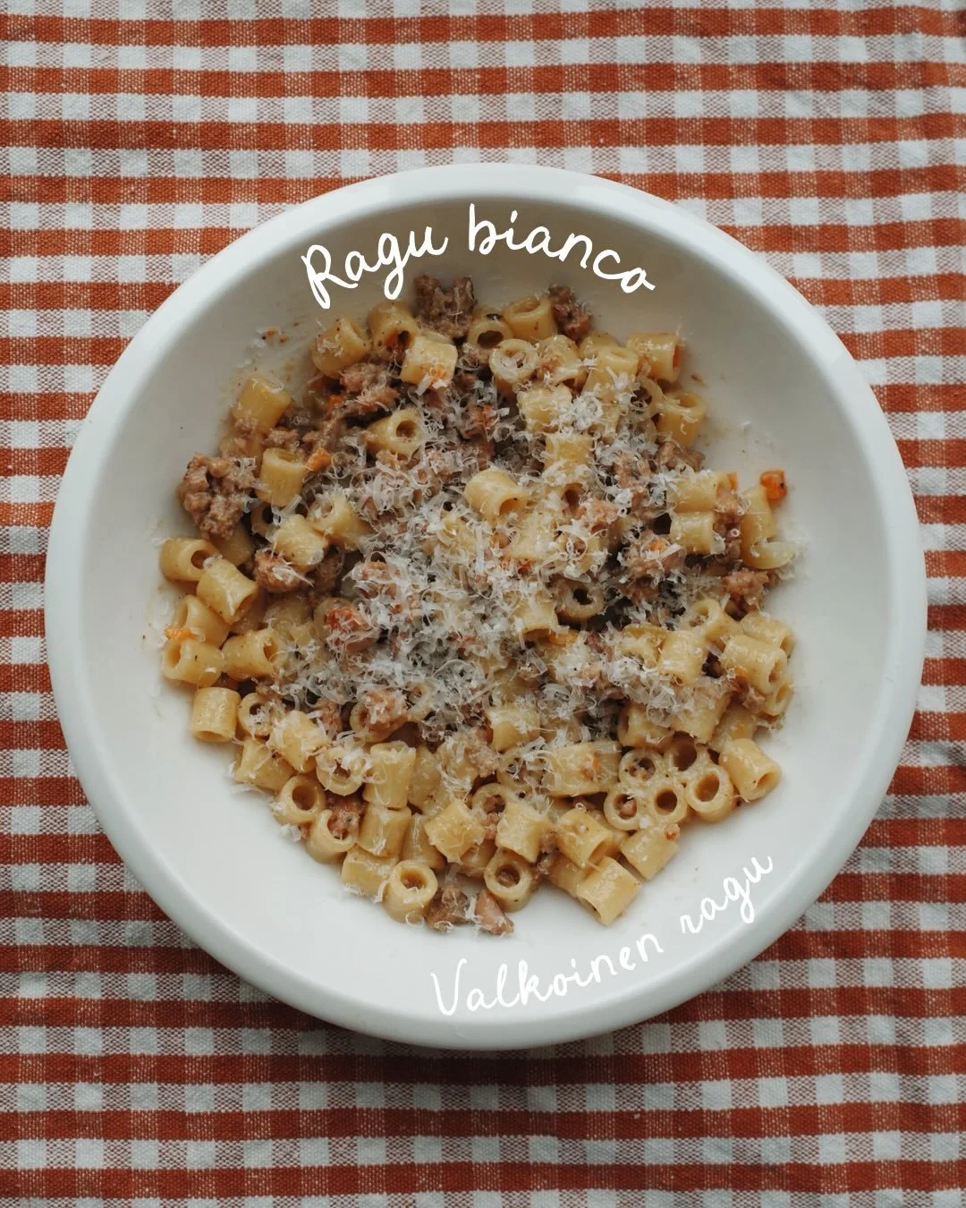T&auml;m&auml; nopeahko valkoinen ragu on tullut meid&auml;n keitti&ouml;&ouml;n j&auml;&auml;d&auml;kseen. Tarjoilusuositus: pieni putkipasta, paljon parmesaania ja iso lusikka aterimena. 🍝🥰

Bella Tablen Ragu Bianco 4-6:lle

1 pkt (280g) Livorno 