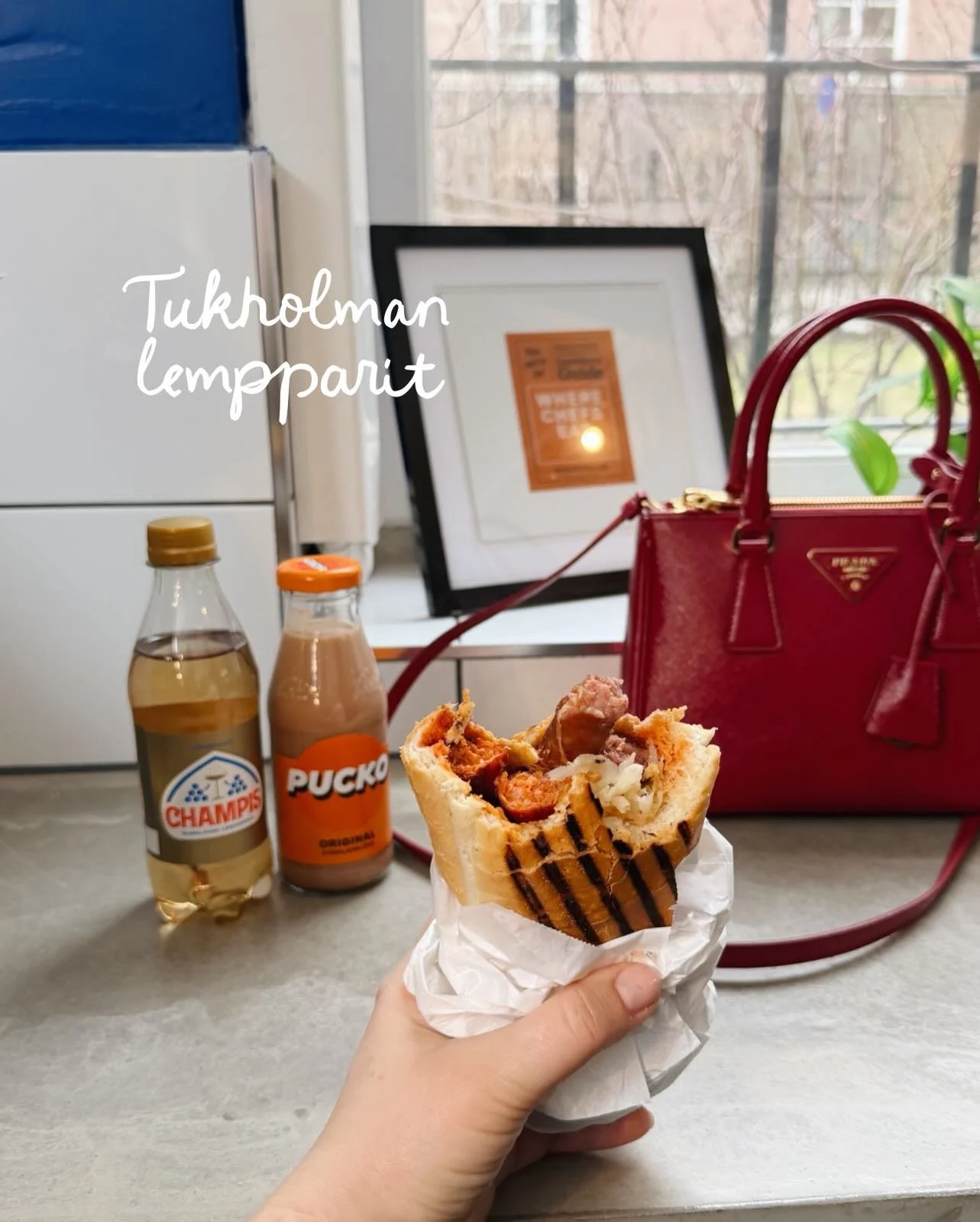 Kev&auml;t Tukholmassa on aina hyv&auml; idea! 🇸🇪 T&auml;ss&auml; meid&auml;n t&auml;m&auml;n reissun lempparit. Lis&auml;&auml; fiilistely&auml; uudessa podijaksossa.

Hotelli + aamiainen @hotelvilladahlia 
Aamiainen: @ekencafe 
Snacks: @800grader