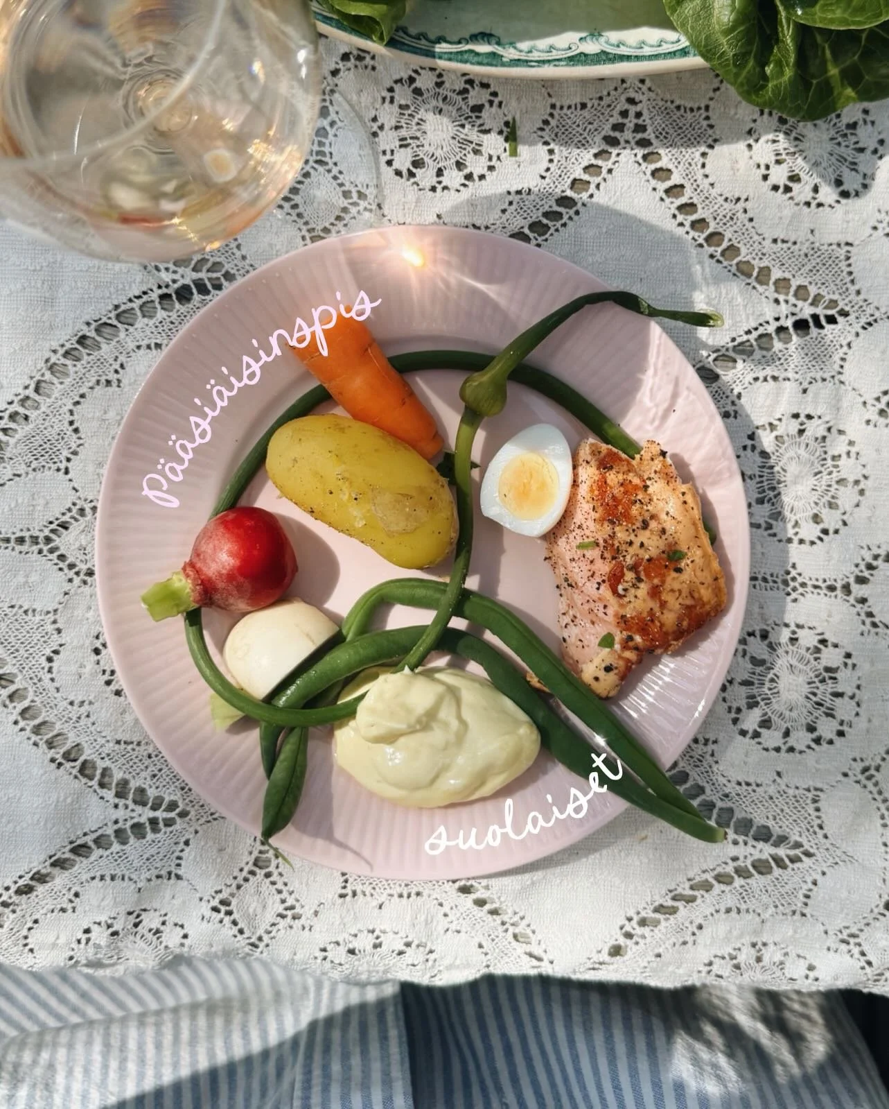 Lis&auml;&auml; p&auml;&auml;si&auml;isinspist&auml;! 🐟 Suurin osa resepteist&auml; l&ouml;ytyy nettisivuilta tai instasta. Ensimm&auml;isess&auml; kuvassa Grand Aioli, eli aioli ja kaikkea ihanaa: esim h&ouml;yrytetty&auml; parsaa, keitetty&auml; p