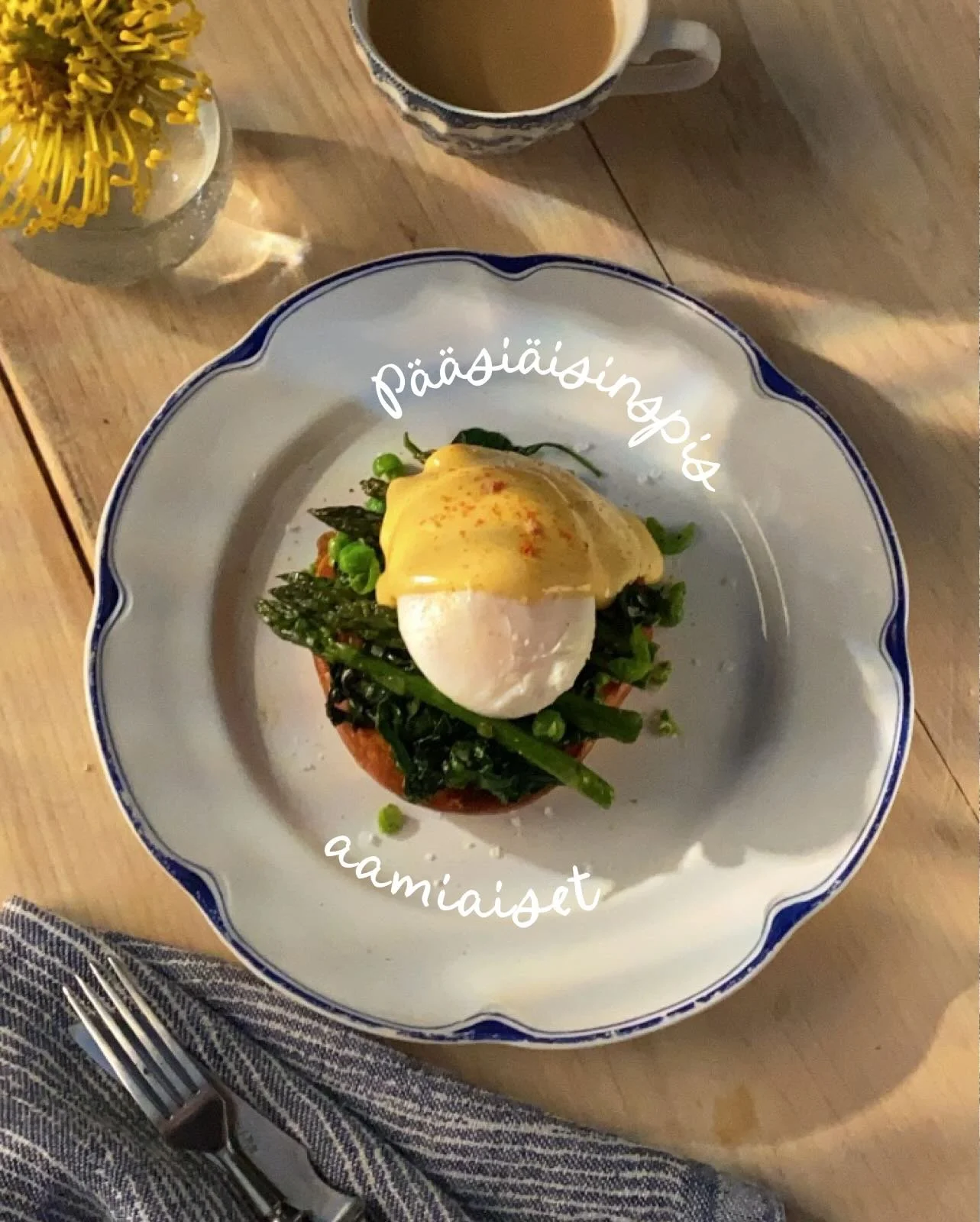 P&auml;&auml;si&auml;isinspist&auml; aamiaisp&ouml;yt&auml;&auml;n. Tokassa videossa on croissantit fiorentine, vuoden takaisesta @glorianruokajaviini :st&auml; (bravo @raisa_laine ). Croissantit litistet&auml;&auml;n, paistetaan hunajassa ja voissa 