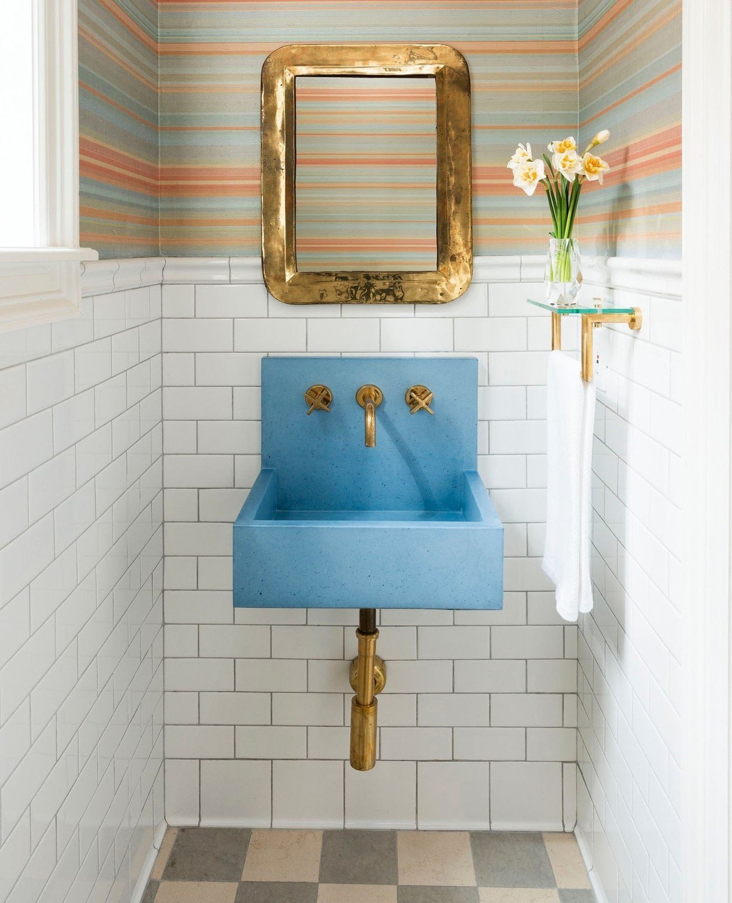 Fun but subtle, pool bathroom featuring Kern.⁠ 💧⁠
⁠
&quot;While these spaces are fun to design, they are (more importantly) immensely practical. They offer a seamless transition from poolside fun to indoor comfort.&quot;⁠ - @laurenhaskettdesign⁠
⁠⁠
