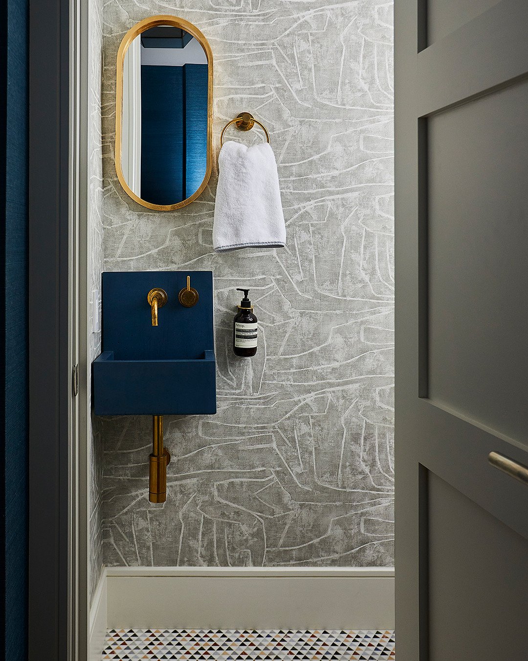 Elegant and compact. Our Kern Mini basin is the perfect addition to this sophisticated powder room designed by @ali_milch.⁠
⁠
📷️ @kelseyannroseinteriors⁠
⁠
Powder room | Cloakroom | Small bathroom ideas⁠
⁠
⁠
#concretebasin #concretesink #washbasin #