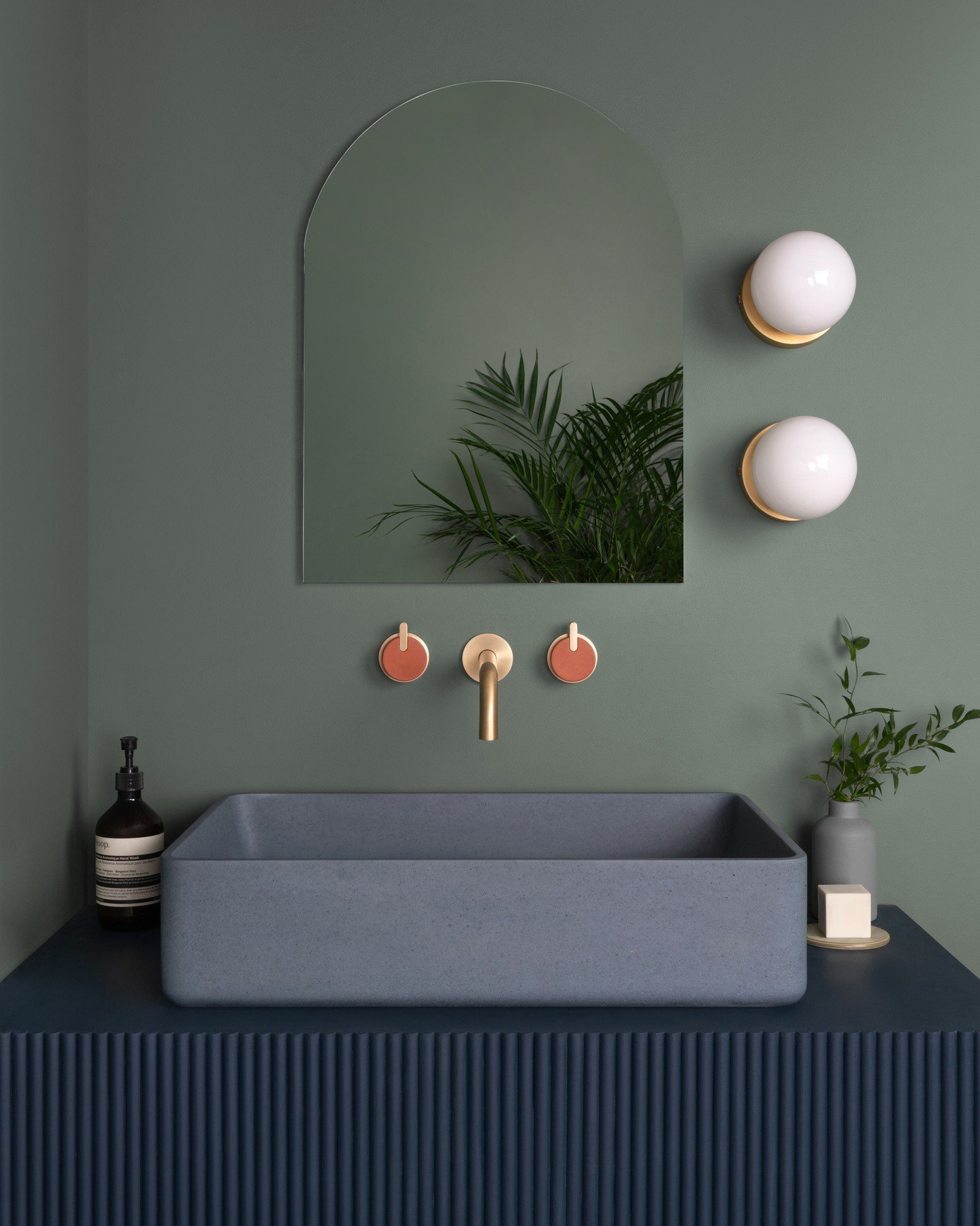 A calming dose of nature. 🌱 This bathroom space features our Arla B1, an elegant, slim-edge countertop basin with subtle curves and a contoured bowl, shown here in Steel.⁠
⁠
Bathroom design | Home styling | Bathroom sanctuary⁠
⁠
⁠#KastConcreteBasins