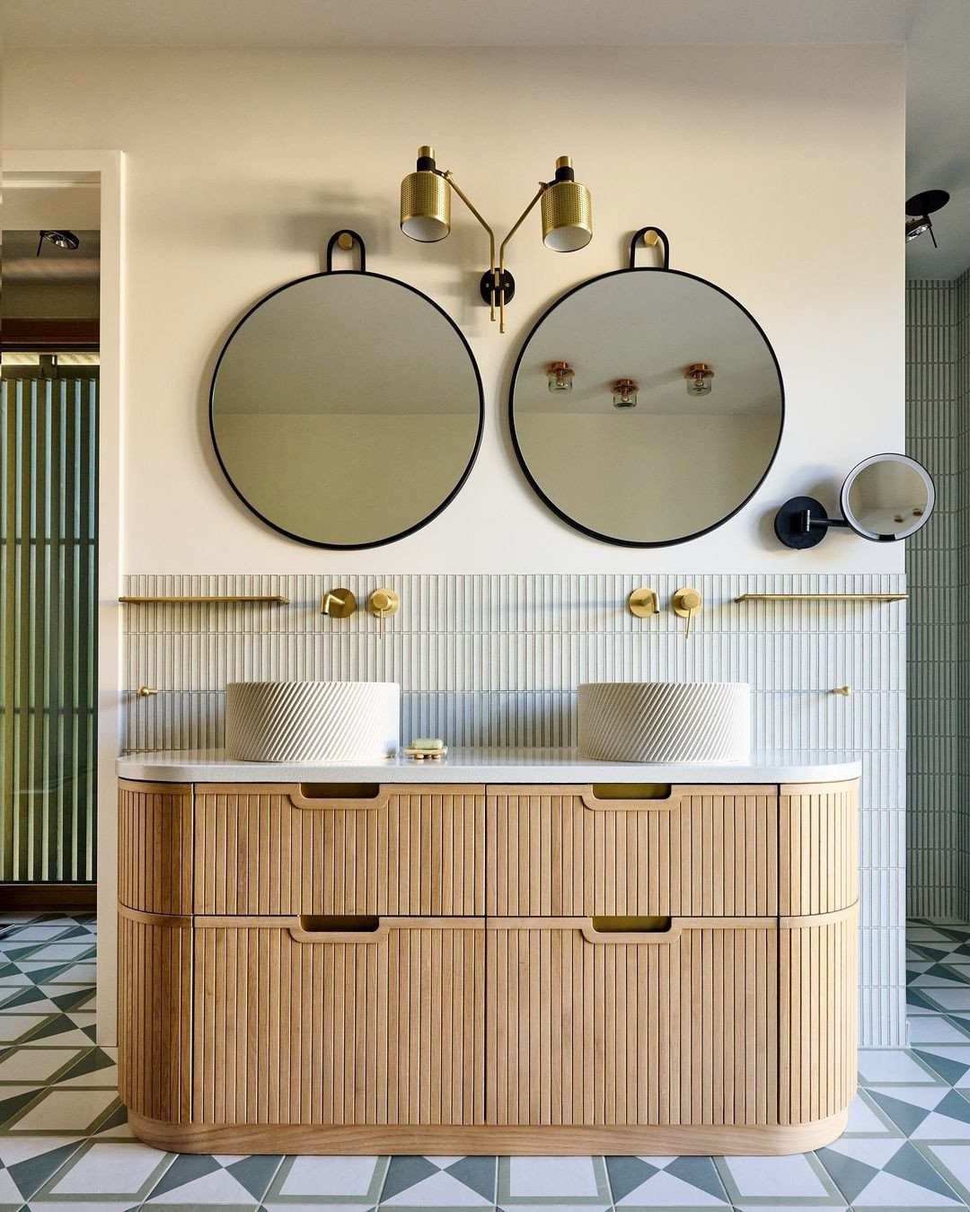 A blend of calm and functionality for a master bathroom designed by @stephanie_thatenhorst⁠. Clean lines and symmetry bring a soothing balance to this bathroom space featuring twin Otto textured basins. ⁠
⁠
@danielschaeferstudio⁠
⁠
Luxury Design | Mi